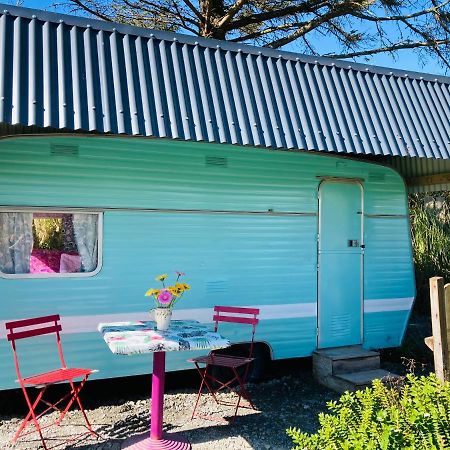 Retro Caravans At Valentia Island Escape Otel Chapeltown Dış mekan fotoğraf