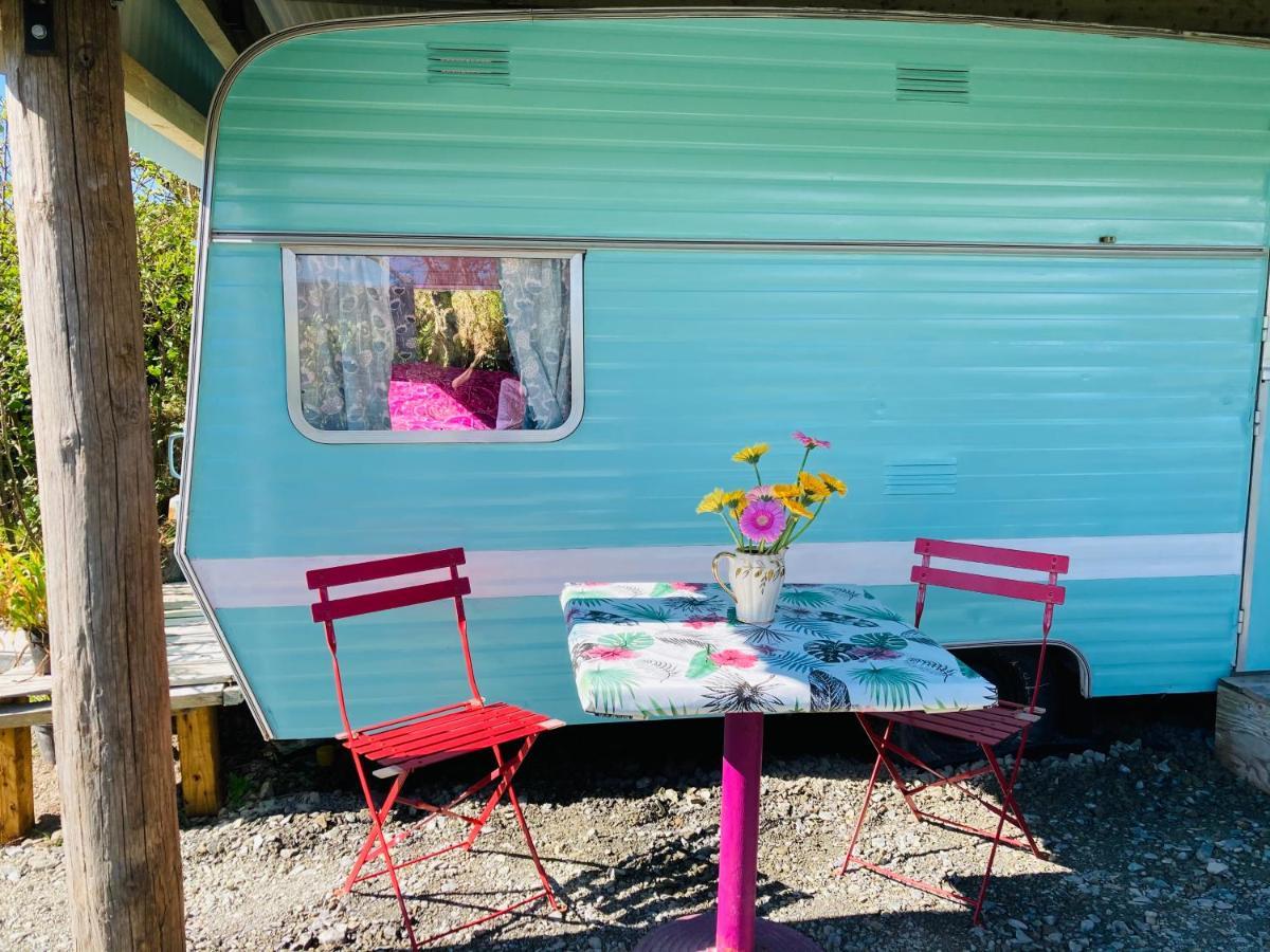 Retro Caravans At Valentia Island Escape Otel Chapeltown Dış mekan fotoğraf